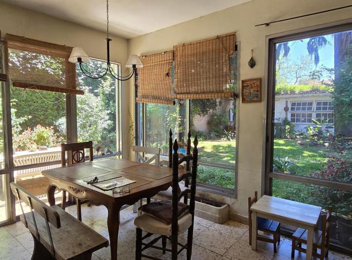 Casa · 230m² · 5 Ambientes · 2 Cocheras