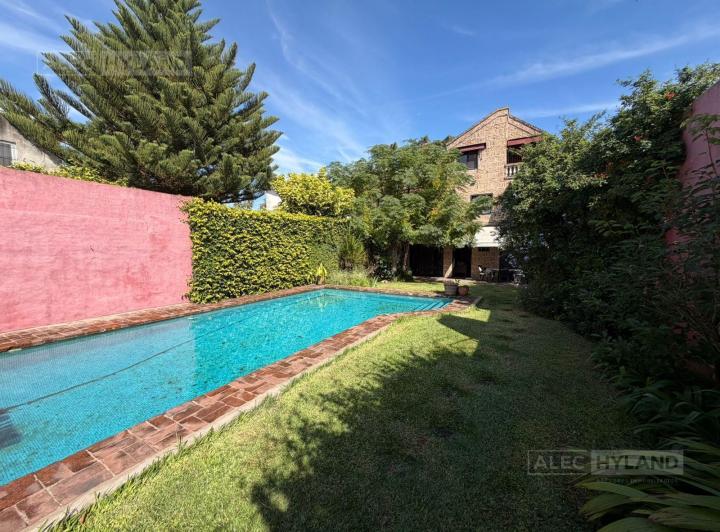 Casa · 239m² · 5 Ambientes