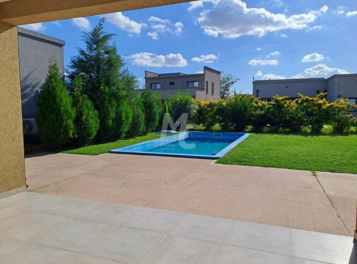 Casa · 165m² · 6 Ambientes · 4 Cocheras