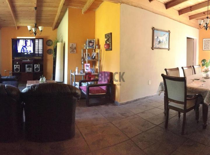 Casa · 100m² · 4 Ambientes · 2 Cocheras