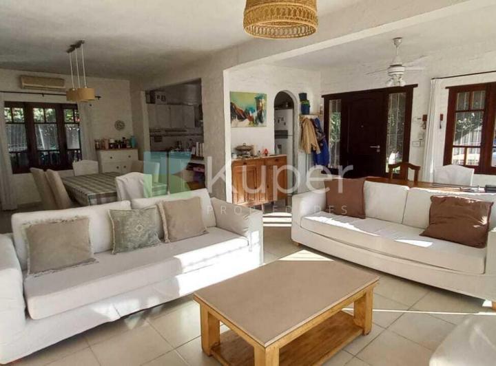Quinta vacacional · 240m² · 10 Ambientes · 1 Cochera