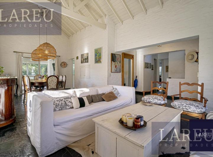 Casa · 180m² · 7 Ambientes · 1 Cochera