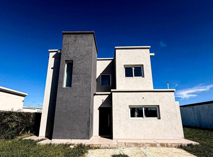 Casa · 170m² · 5 Ambientes · 6 Cocheras