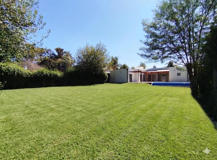Casa · 194m² · 4 Ambientes · 4 Cocheras