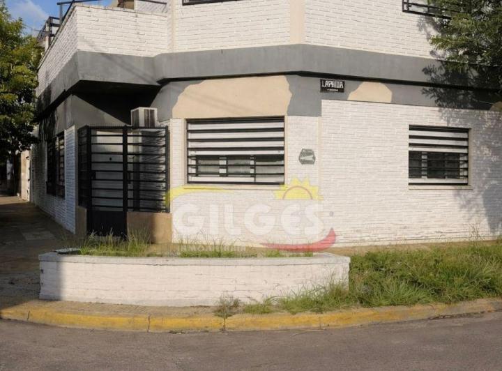 Casa · 82m² · 4 Ambientes · 1 Cochera