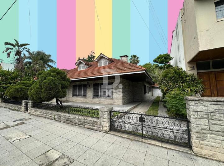 Casa · 273m² · 7 Ambientes · 1 Cochera