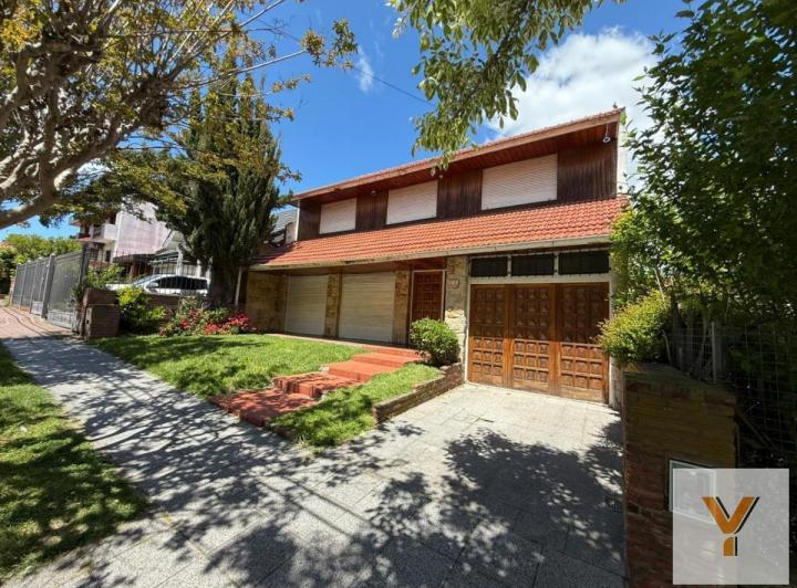 Casa · 256m² · 6 Ambientes