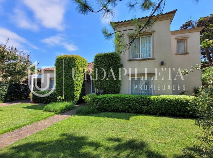 Casa · 169m² · 5 Ambientes · 2 Cocheras