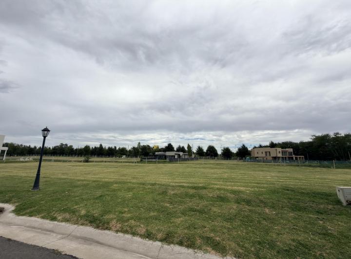 Terreno · 600m²