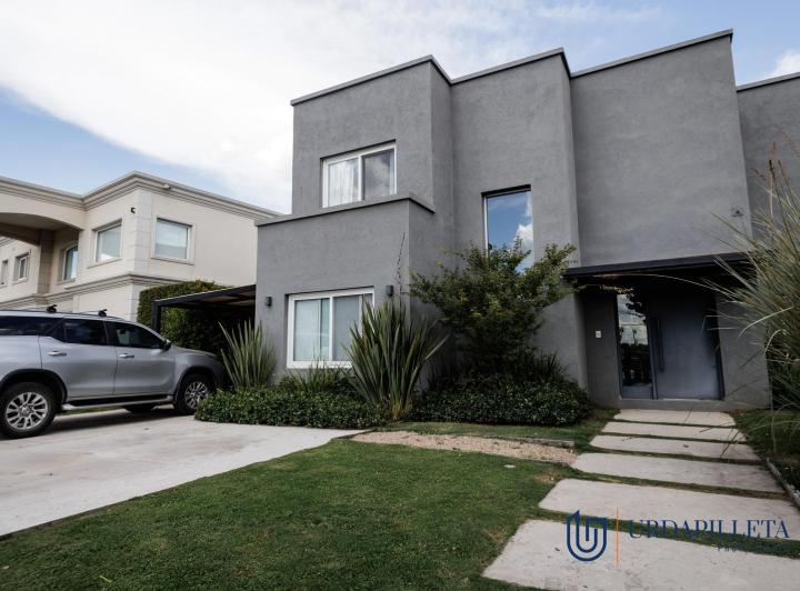 Casa · 170m² · 5 Ambientes · 2 Cocheras