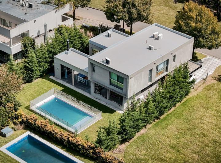 Casa · 231m² · 5 Ambientes