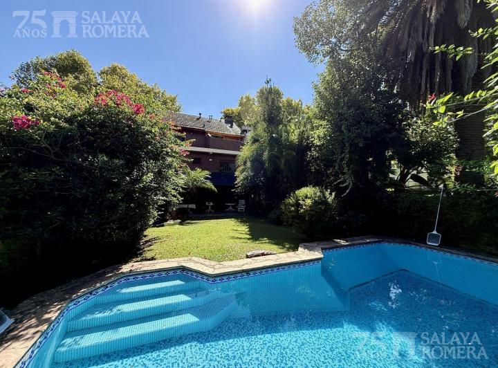 Casa · 364m² · 6 Ambientes · 2 Cocheras