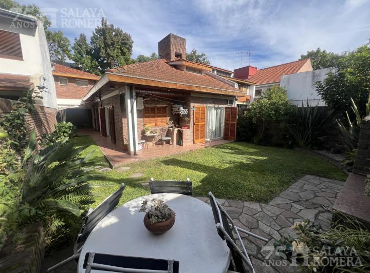 Casa · 196m² · 5 Ambientes · 2 Cocheras