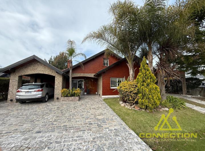 Casa · 380m² · 6 Ambientes · 2 Cocheras