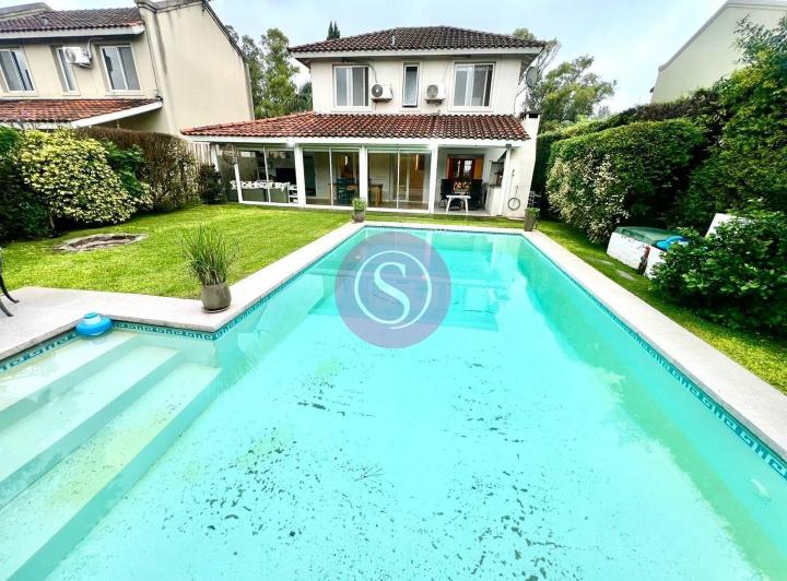 Casa · 160m² · 4 Ambientes · 1 Cochera