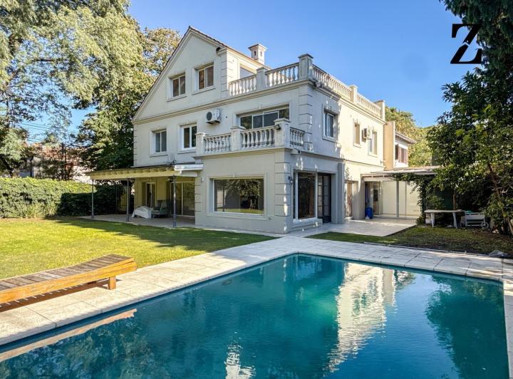 Casa · 390m² · 10 Ambientes · 2 Cocheras