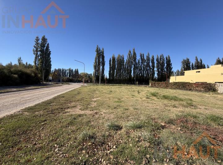 Terreno · 892m²