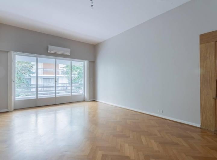 Departamento · 244m² · 8 Ambientes · 1 Cochera