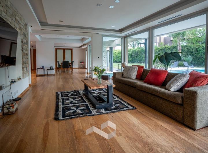 Casa · 488m² · 6 Ambientes · 1 Cochera