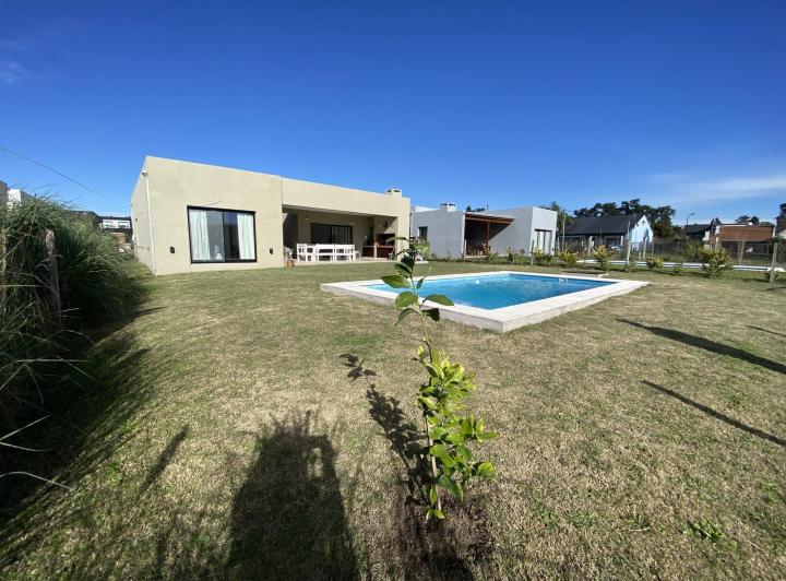 Casa · 132m² · 4 Ambientes · 3 Cocheras