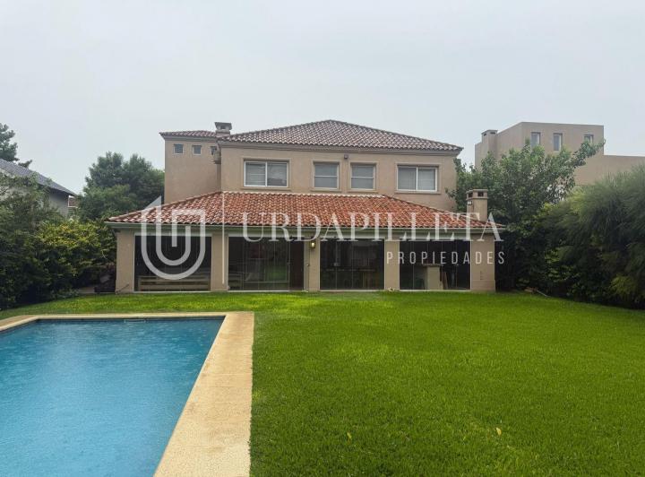 Casa · 245m² · 5 Ambientes