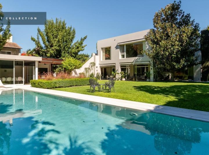 Casa · 653m² · 8 Ambientes · 6 Cocheras