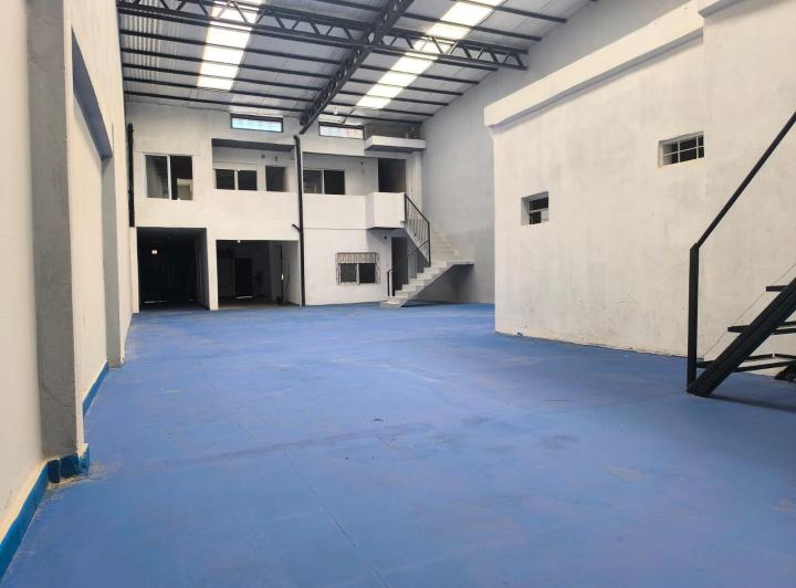 Depósito · 340m² · 5 Ambientes