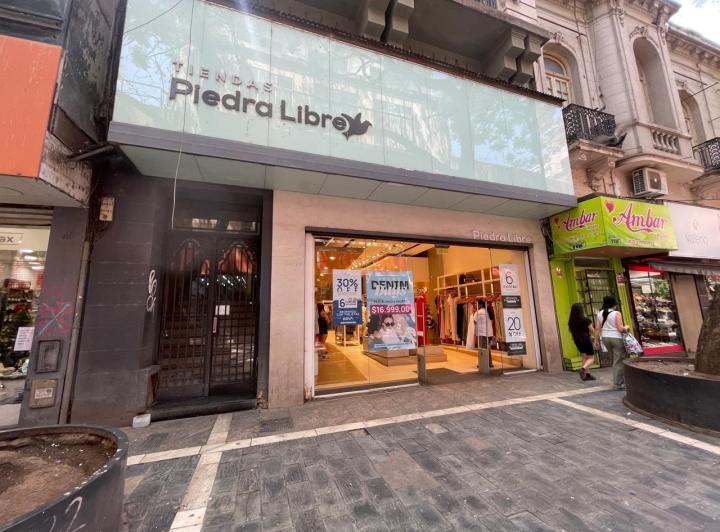 Local comercial · 220m²