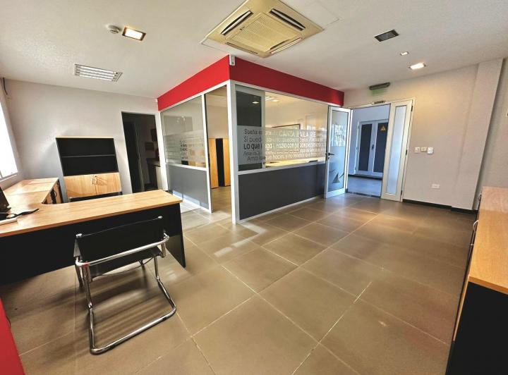 Oficina comercial · 43m² · 4 Ambientes · 2 Cocheras