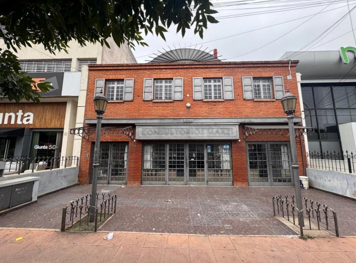 Local comercial · 393m²