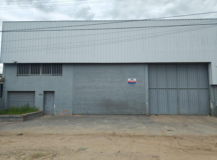 Bodega-Galpón · 740m² · 8 Ambientes · 6 Cocheras