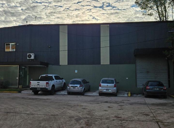 Bodega-Galpón · 350m² · 4 Ambientes