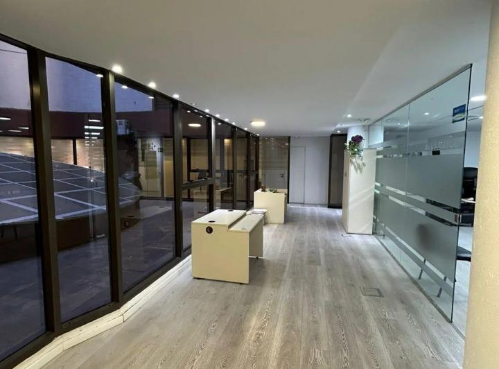 Oficina comercial · 240m² · 1 Ambiente