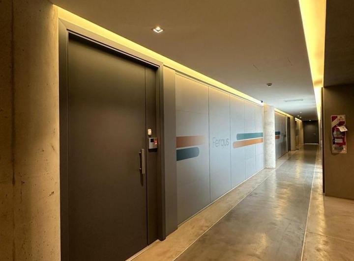 Oficina comercial · 320m² · 6 Ambientes · 8 Cocheras