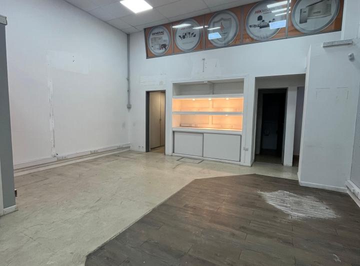 Local comercial · 80m² · 5 Ambientes
