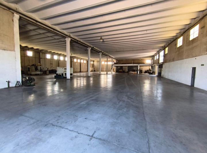 Local comercial · 2300m² · 4 Cocheras