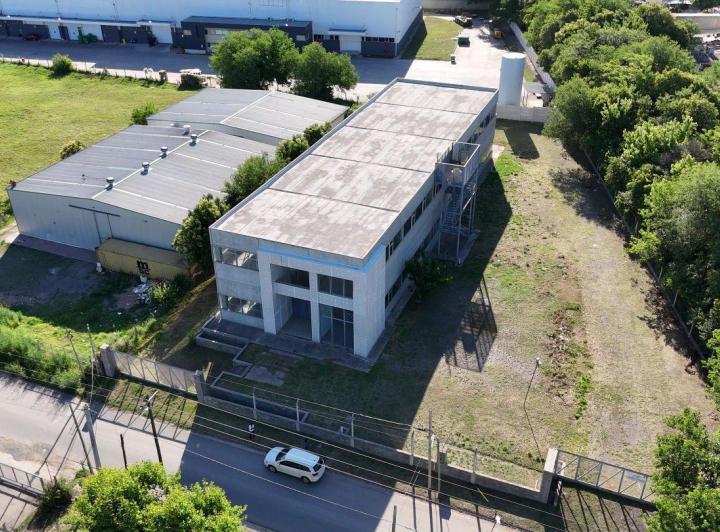 Bodega-Galpón · 1500m² · 2 Ambientes · 1 Cochera