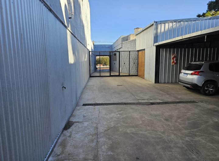 Depósito · 300m² · 5 Ambientes · 5 Cocheras