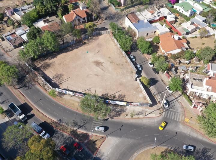 Terreno · 2106m²