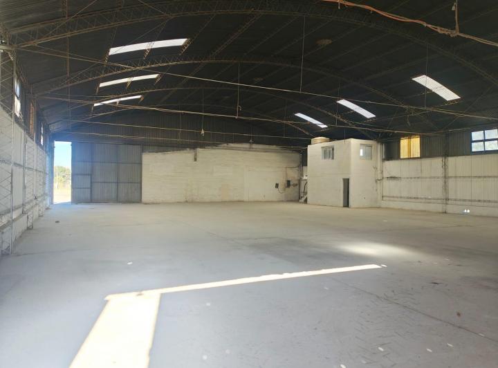 Bodega-Galpón · 450m² · 2 Ambientes
