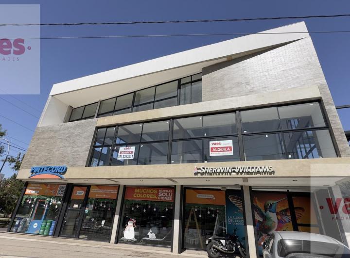 Local comercial · 224m² · 1 Ambiente · 4 Cocheras
