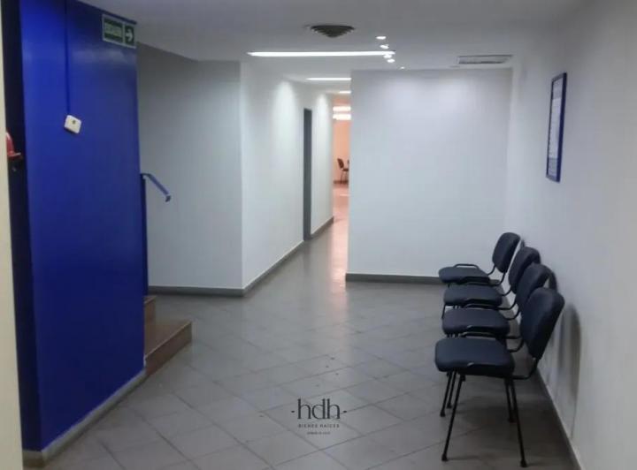 Local comercial · 382m²