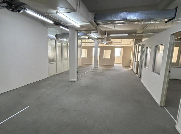 Oficina comercial · 657m²