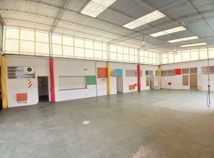 Local comercial · 650m² · 10 Ambientes · 4 Cocheras