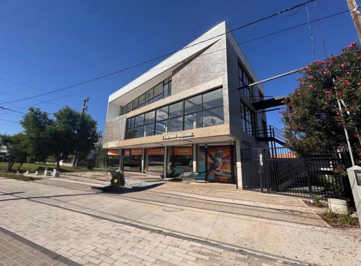 Local comercial · 224m²