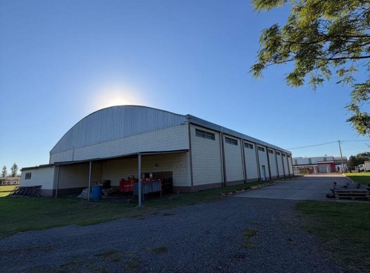 Bodega-Galpón · 1200m² · 4 Ambientes · 5 Cocheras