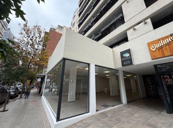 Local comercial · 180m² · 3 Ambientes