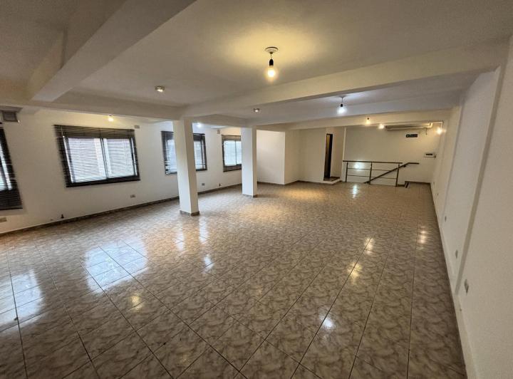 Oficina comercial · 200m² · 2 Ambientes