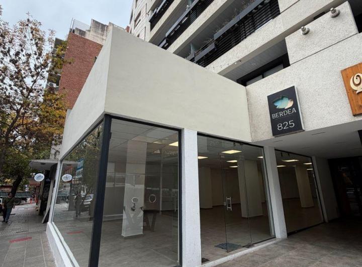 Local comercial · 180m² · 1 Ambiente