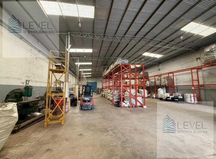 Local comercial · 808m² · 2 Ambientes